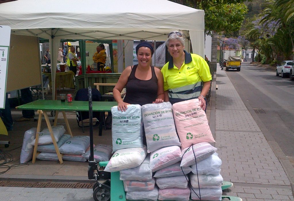 Donación de 90 KG de ropa en la II Feria Medioambiental de Tegueste