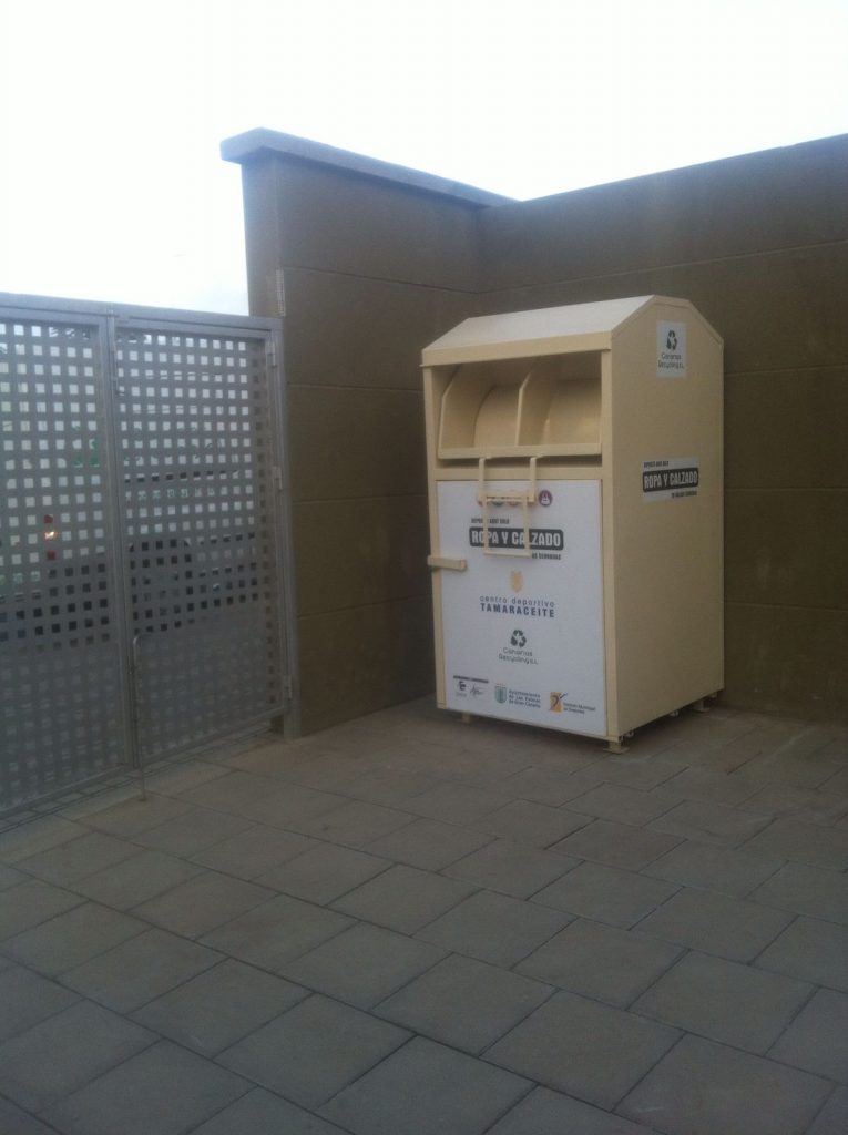 Instalamos un nuevo contenedor de ropa y calzado en Las palmas de Gran Canaria